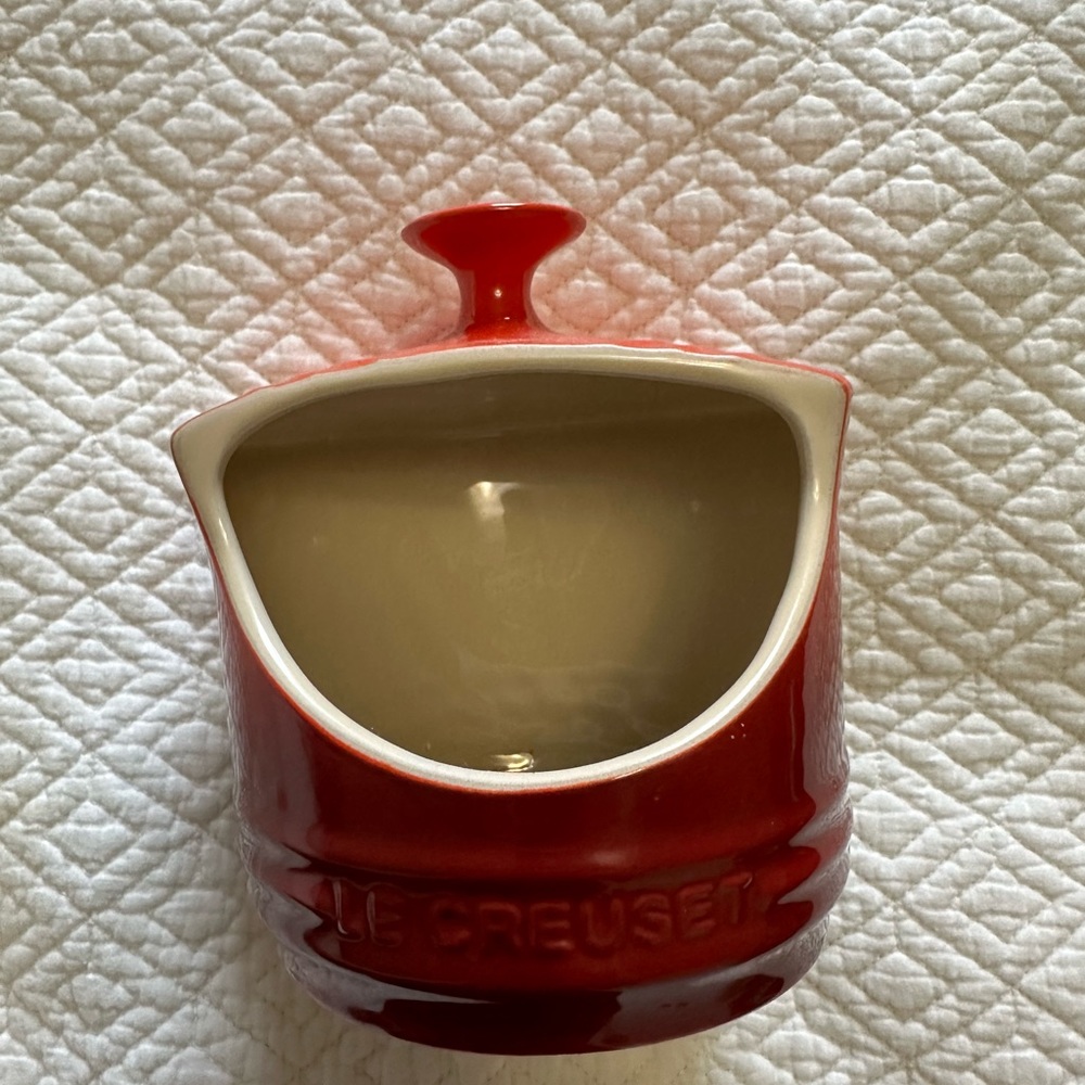 Le Creuset salt cave